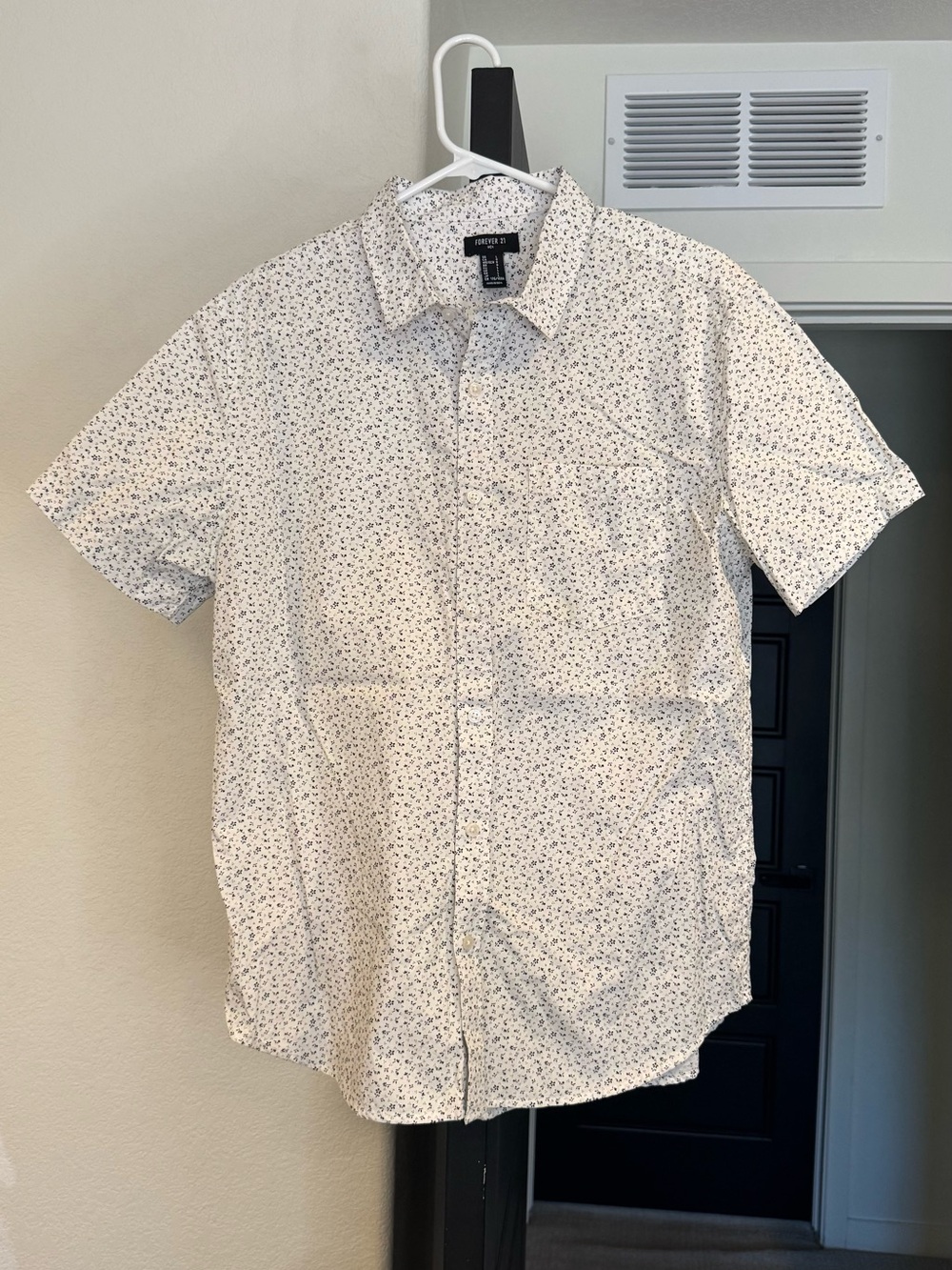 Forever 21 Men’s White Short-Sleeve Button-Down Shirt with Navy Micro Floral